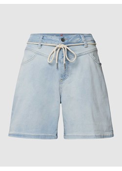 Szorty jeansowe z detalami z logo ze sklepu Peek&Cloppenburg  w kategorii Szorty - zdjęcie 167776760
