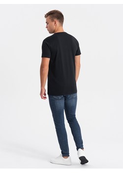 T-shirt męski bawełniany z nadrukiem collegowym - czarna V1 OM-TSPT-0163 ze sklepu ombre w kategorii T-shirty męskie - zdjęcie 167788372