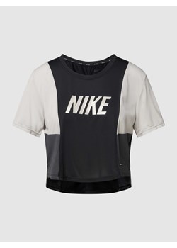 Krótki T-shirt z okrągłym dekoltem ze sklepu Peek&Cloppenburg  w kategorii Bluzki damskie - zdjęcie 167789823