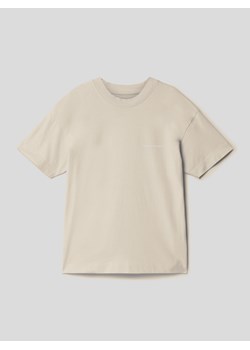 T-shirt z prążkowanym,okrągłym dekoltem model ‘JORDUST’ ze sklepu Peek&Cloppenburg  w kategorii T-shirty chłopięce - zdjęcie 167792300