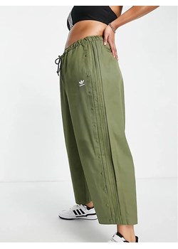 adidas Spodnie w kolorze khaki ze sklepu Limango Polska w kategorii Spodnie damskie - zdjęcie 167800664