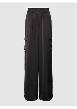 Spodnie materiałowe z kieszeniami cargo — NovaLanaLove x P&C* ze sklepu Peek&Cloppenburg  w kategorii Spodnie damskie - zdjęcie 167811513