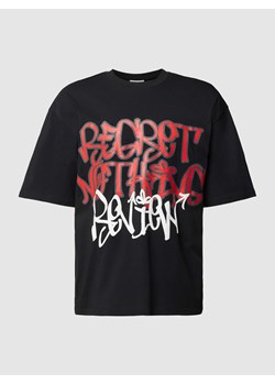 T-shirt o kroju oversized z nadrukiem w stylu graffiti ze sklepu Peek&Cloppenburg  w kategorii T-shirty męskie - zdjęcie 167811622