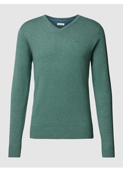 Sweter z dzianiny z wyhaftowanym logo model ‘BASIC’ ze sklepu Peek&Cloppenburg  w kategorii Swetry męskie - zdjęcie 167813543