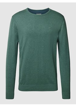 Sweter z dzianiny z wyhaftowanym logo model ‘BASIC’ ze sklepu Peek&Cloppenburg  w kategorii Swetry męskie - zdjęcie 167816061