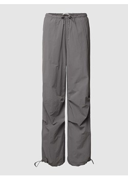 Spodnie z elastycznym pasem ze sklepu Peek&Cloppenburg  w kategorii Spodnie damskie - zdjęcie 167820612