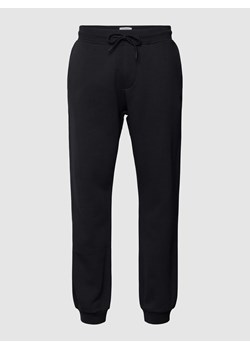 Spodnie dresowe z wpuszczanymi kieszeniami po bokach ze sklepu Peek&Cloppenburg  w kategorii Spodnie męskie - zdjęcie 167850471