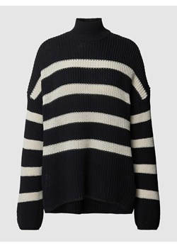 Sweter z dzianiny ze wzorem w paski model ‘BELLA’ ze sklepu Peek&Cloppenburg  w kategorii Swetry damskie - zdjęcie 167879610