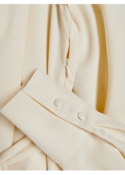 Reserved - Kombinezon z lejącym dekoltem - złamana biel ze sklepu Reserved w kategorii Kombinezony damskie - zdjęcie 167901143