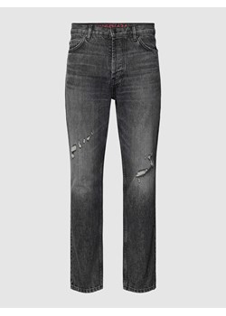 Jeansy z prostą nogawką i przetarciami model ‘HUGO 634’ ze sklepu Peek&Cloppenburg  w kategorii Jeansy męskie - zdjęcie 167930620