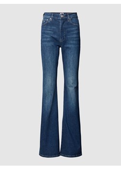 Jeansy z poszerzaną nogawką i wyhaftowanym logo model ‘SYLVIA’ ze sklepu Peek&Cloppenburg  w kategorii Jeansy damskie - zdjęcie 167930810