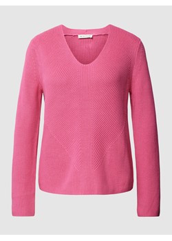 Sweter z dzianiny w jednolitym kolorze z dekoltem w serek ze sklepu Peek&Cloppenburg  w kategorii Swetry damskie - zdjęcie 167932553
