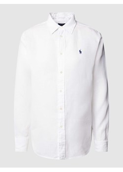 Bluzka o normalnym kroju z listwą guzikową i aplikacją z logo ze sklepu Peek&Cloppenburg  w kategorii Koszule damskie - zdjęcie 167933400