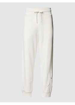 Spodnie dresowe z nadrukami z logo w kontrastowym kolorze ze sklepu Peek&Cloppenburg  w kategorii Spodnie męskie - zdjęcie 167958323