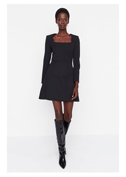 trendyol Sukienka w kolorze czarnym ze sklepu Limango Polska w kategorii Sukienki - zdjęcie 167959264