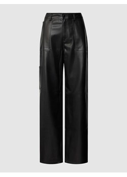 Spodnie z imitacji skóry model ‘DAISY’ ze sklepu Peek&Cloppenburg  w kategorii Spodnie damskie - zdjęcie 167963562