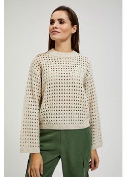 Ażurowy sweter z szerokimi rękawami i okrągłym dekoltem beżowy ze sklepu Moodo.pl w kategorii Swetry damskie - zdjęcie 168078064