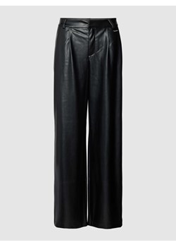 Spodnie o kroju baggy fit z imitacji skóry ze sklepu Peek&Cloppenburg  w kategorii Spodnie damskie - zdjęcie 168080493