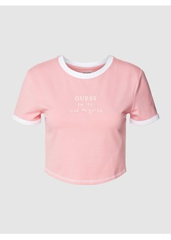 T-shirt krótki z nadrukiem z napisem model ‘SIGNATURE CROP TEE’ ze sklepu Peek&Cloppenburg  w kategorii Bluzki damskie - zdjęcie 168089574