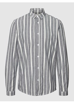 Koszula casualowa o kroju regular fit ze wzorem w paski model ‘striped’ ze sklepu Peek&Cloppenburg  w kategorii Koszule męskie - zdjęcie 168091632