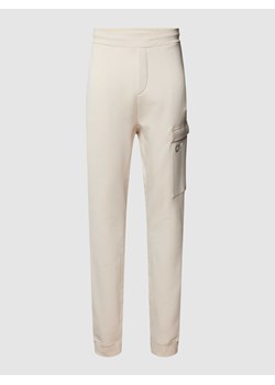 Spodnie dresowe z kieszeniami cargo model ‘PEOVA’ ze sklepu Peek&Cloppenburg  w kategorii Spodnie męskie - zdjęcie 168093844