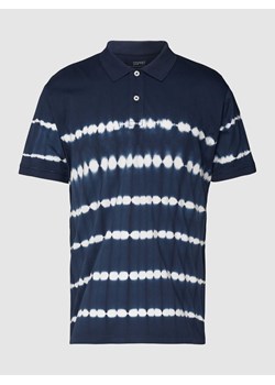 Koszulka polo ze wzorem w paski i efektem batiku ze sklepu Peek&Cloppenburg  w kategorii T-shirty męskie - zdjęcie 168094343