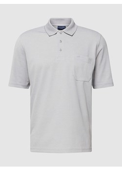 Koszulka polo z krótką listwą guzikową i wyhaftowanym logo ze sklepu Peek&Cloppenburg  w kategorii T-shirty męskie - zdjęcie 168097242