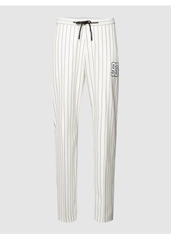 Spodnie materiałowe ze wzorem w paski model ‘Teagan’ ze sklepu Peek&Cloppenburg  w kategorii Spodnie męskie - zdjęcie 168099924