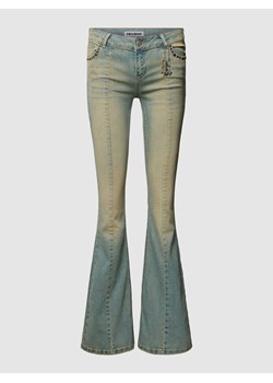 Spodnie rozszerzane o dopasowanym kroju z niskim stanem w stylu Y2K z zielonym efektem sprania ze sklepu Peek&Cloppenburg  w kategorii Jeansy damskie - zdjęcie 168104701