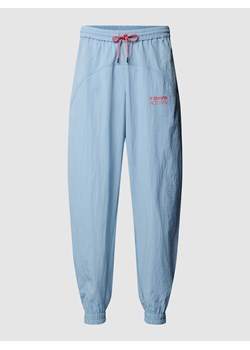 Spodnie treningowe z nadrukiem z logo model ‘Track Suit’ ze sklepu Peek&Cloppenburg  w kategorii Spodnie męskie - zdjęcie 168106532