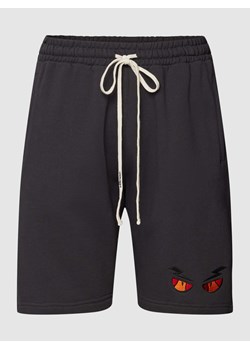 Szorty z detalami z logo model ‘AGUSTO’ ze sklepu Peek&Cloppenburg  w kategorii Spodnie męskie - zdjęcie 168107931
