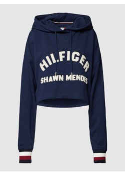Bluza krótka z kapturem — Tommy Hilfiger x Shawn Mendes ze sklepu Peek&Cloppenburg  w kategorii Bluzy damskie - zdjęcie 168111894