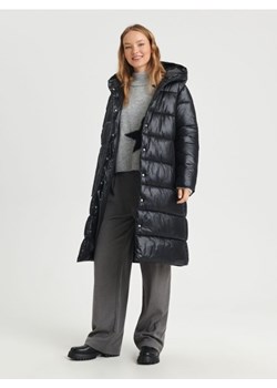 Sinsay - Płaszcz pikowany z kapturem - czarny ze sklepu Sinsay w kategorii Płaszcze damskie - zdjęcie 168123743