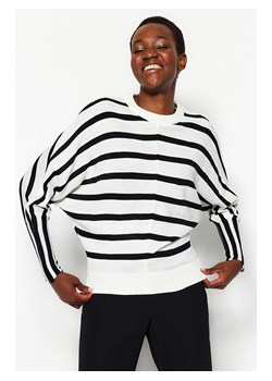 trendyol Sweter w kolorze biało-czarnym ze sklepu Limango Polska w kategorii Swetry damskie - zdjęcie 168136214
