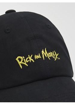 Cropp - Czarna czapka z haftem Rick and Morty - czarny ze sklepu Cropp w kategorii Czapki z daszkiem męskie - zdjęcie 168138043