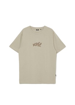 Cropp - Beżowy T-shirt z haftem - beżowy ze sklepu Cropp w kategorii T-shirty męskie - zdjęcie 168146444