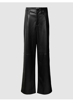Spodnie z wysokim stanem z imitacji skóry ze sklepu Peek&Cloppenburg  w kategorii Spodnie damskie - zdjęcie 168147264