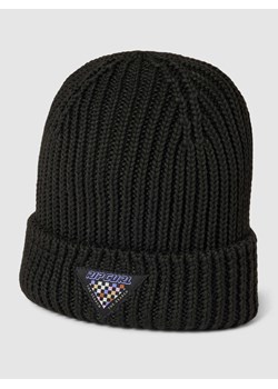 Czapka beanie w jednolitym kolorze z naszywką z logo ze sklepu Peek&Cloppenburg  w kategorii Czapki zimowe damskie - zdjęcie 168149404