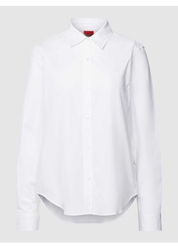 Bluzka koszulowa z wyhaftowanym logo model ‘THE ESSENTIAL’ ze sklepu Peek&Cloppenburg  w kategorii Koszule damskie - zdjęcie 168149464