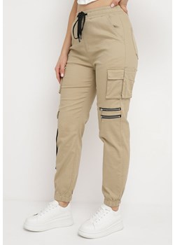 Beżowe Bawełniane Spodnie w Stylu Joggerów z Szerokimi Kieszeniami Atilin ze sklepu Born2be Odzież w kategorii Spodnie damskie - zdjęcie 168152572