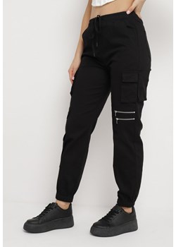 Czarne Bawełniane Spodnie w Stylu Joggerów z Szerokimi Kieszeniami Atilin ze sklepu Born2be Odzież w kategorii Spodnie damskie - zdjęcie 168152593