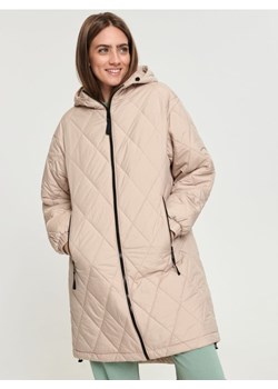 Sinsay - Płaszcz pikowany z kapturem - beżowy ze sklepu Sinsay w kategorii Płaszcze damskie - zdjęcie 168157701