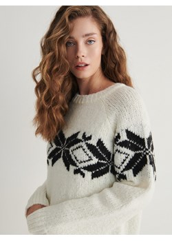 Reserved - Sweter z ozdobnym wzorem - kremowy ze sklepu Reserved w kategorii Swetry damskie - zdjęcie 168160162