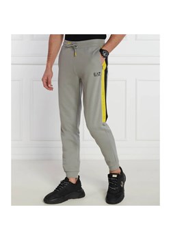 EA7 Spodnie dresowe | Regular Fit ze sklepu Gomez Fashion Store w kategorii Spodnie męskie - zdjęcie 168169442