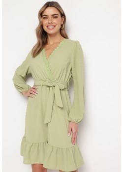 Zielona Sukienka Mini z Tkaniny Plumeti Z Koronką i Materiałowym Paskiem Difia ze sklepu Born2be Odzież w kategorii Sukienki - zdjęcie 168209042