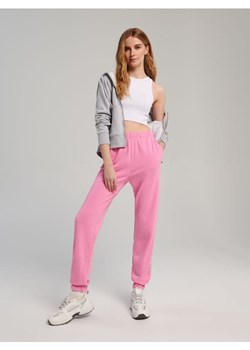 Sinsay - Spodnie dresowe basic - różowy ze sklepu Sinsay w kategorii Spodnie damskie - zdjęcie 168213944