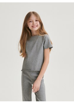 Reserved - Krótki t-shirt z falbanką - jasnoszary ze sklepu Reserved w kategorii Bluzki dziewczęce - zdjęcie 168214871