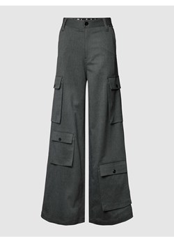Spodnie cargo z nakładanymi kieszeniami ze sklepu Peek&Cloppenburg  w kategorii Spodnie damskie - zdjęcie 168221631