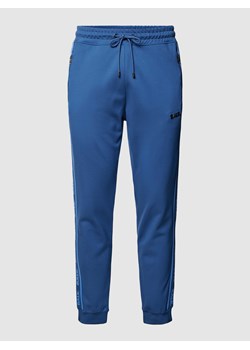 Spodnie dresowe z lampasami i elastycznym pasem ze sklepu Peek&Cloppenburg  w kategorii Spodnie męskie - zdjęcie 168223204