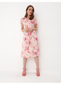 Mohito - Sukienka midi w kwiatowy wzór - różowy ze sklepu Mohito w kategorii Sukienki - zdjęcie 168233850